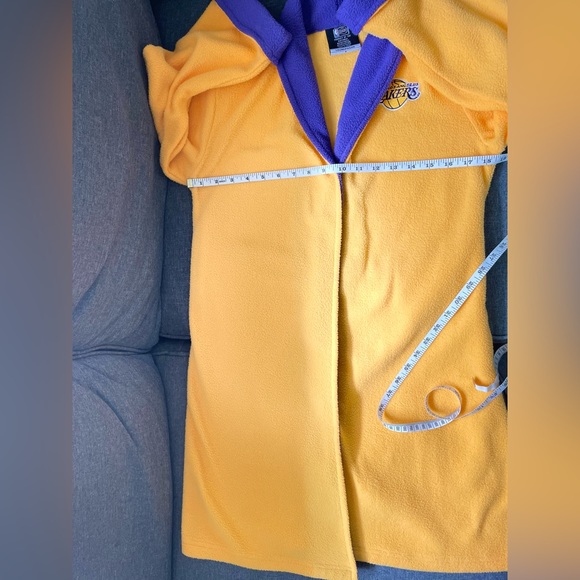 Official UNK NBA LA Lakers Yellow & Purple Patch Logo Full Length Robe Childrens - Picture 5 of 12